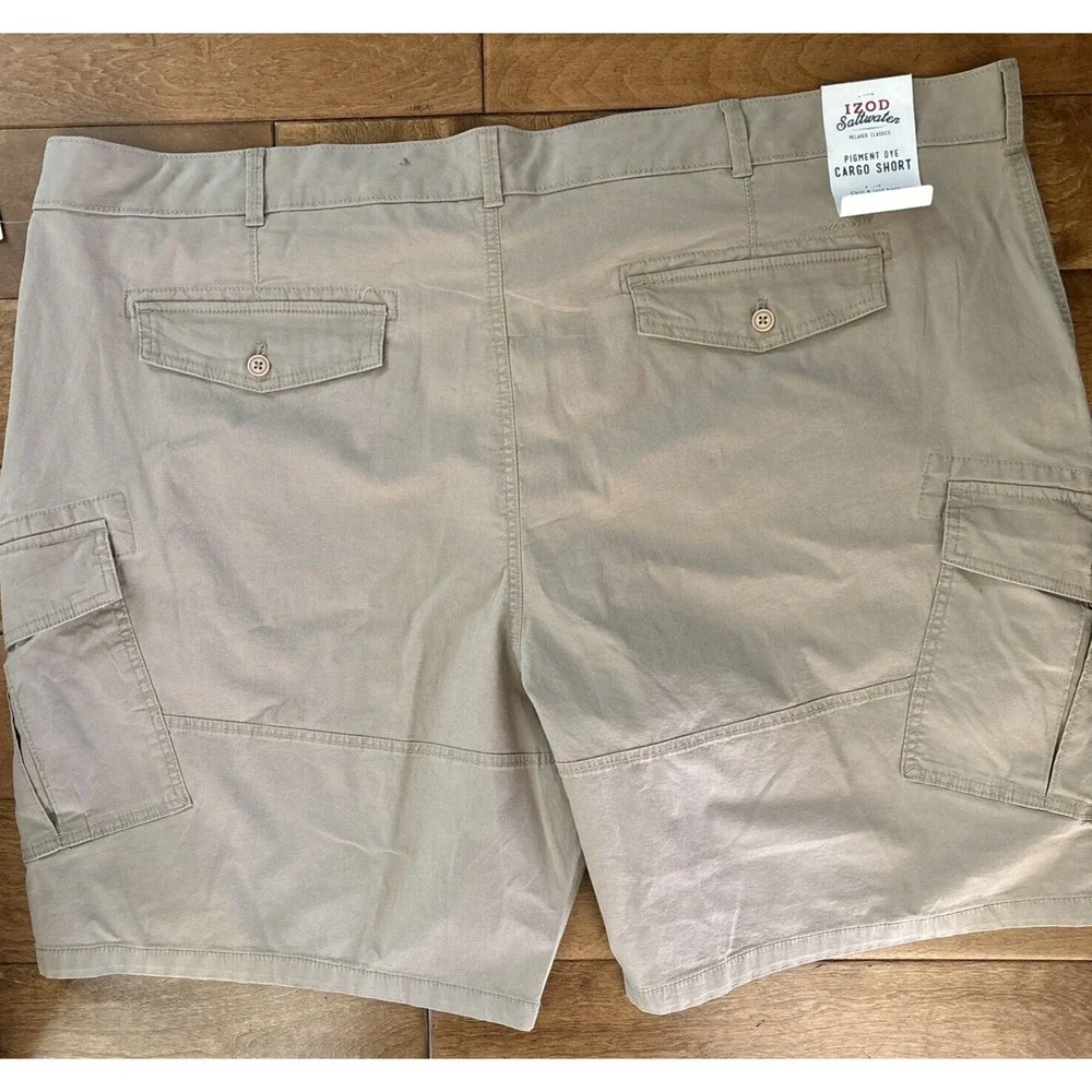 IZOD Saltwater Men Shorts Cargo Relaxed Classic Fit 52W Cedarwood Khaki 10.5 in